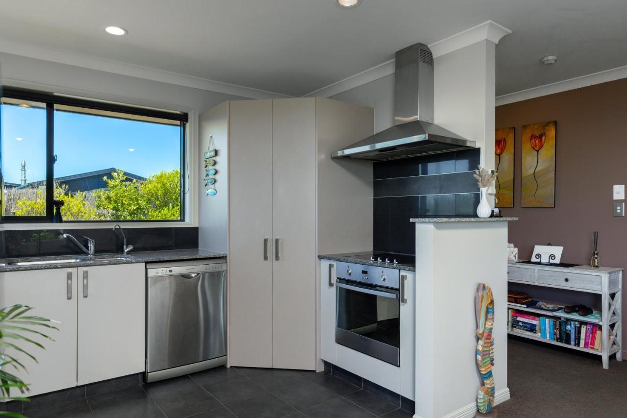 Ocean View Beachfront Apartment Blenheim Dış mekan fotoğraf