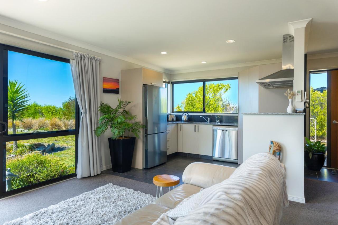 Ocean View Beachfront Apartment Blenheim Dış mekan fotoğraf